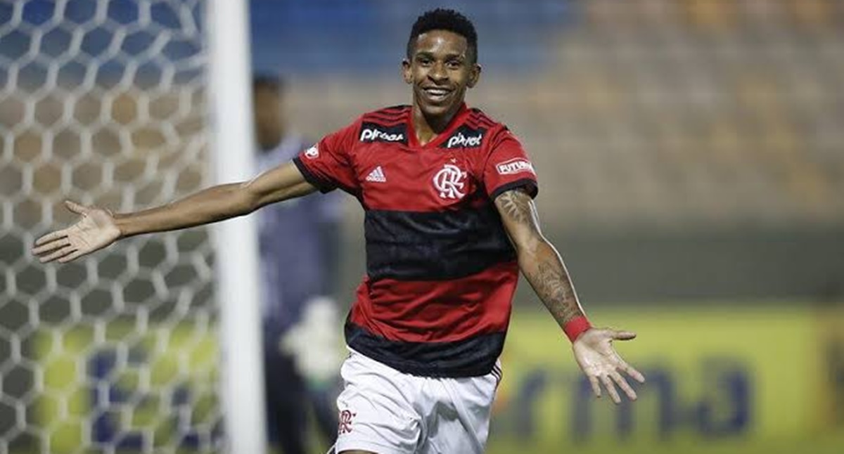 André Luiz, atacante do Flamengo, foi negociado por empresário de Cuellar por empréstimo ao Estrela Amadora (Foto: Reprodução/ CRF)