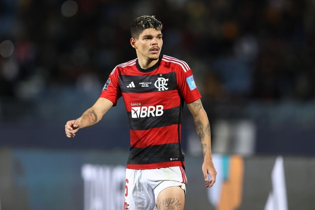 Interesse do Al-Hilal tem decisão tomada e Flamengo bate o martelo sobre futuro de Ayrton Lucas (Reprodução/Internet)