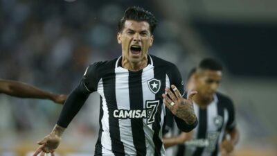 Imagem do post Vai sair? Victor Cuesta pode abandonar o Botafogo em negociação surpreendente