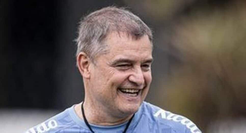 O técnico do Santos, Diego Aguirre (Foto: Reprodução/ Raul Baretta/ Santos FC)