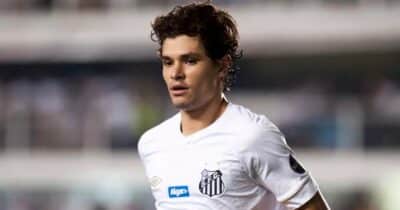 Dodô, lateral-esquerdo do Santos (Foto: Reprodução/ Raul Baretta/ Santos FC)