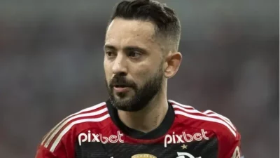 Imagem do post 1 milhão todo mês, até 2025: Everton Ribeiro está perto de acertar acordo escandaloso