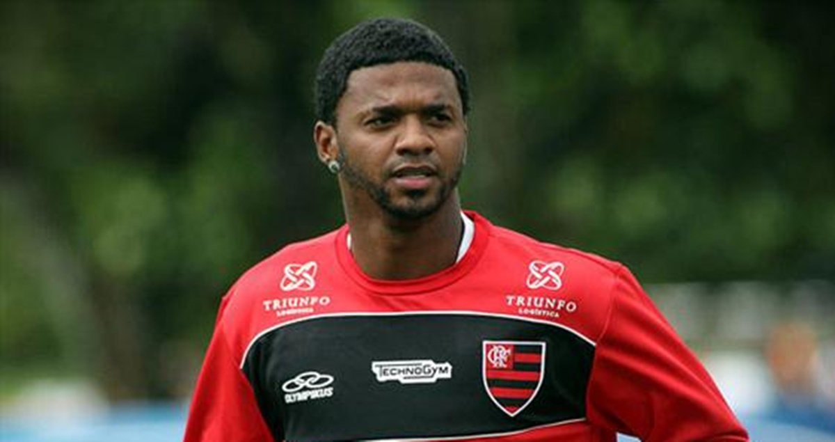 O goleiro quando treinava no Flamengo (Foto: Reprodução/ CRF)