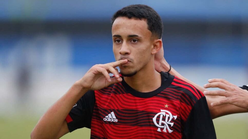 Ex-jogador do Flamengo dá um show no Brasileirão