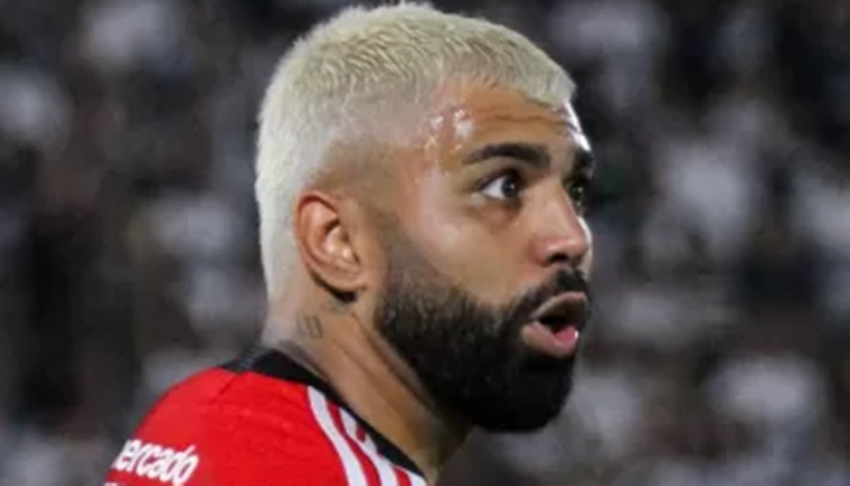 Gabigol chocado em campo pelo Flamengo (Foto: Reprodução/ Christian Alvarenga/ Getty Images)