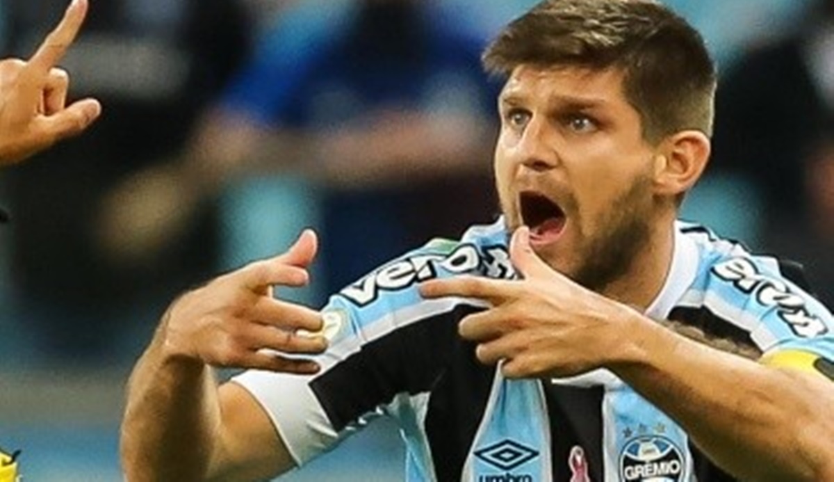 O jogador Walter Kannemann em campo pelo Grêmio (Foto: Reprodução/ Pedro H. Tesch/ AGIF) 