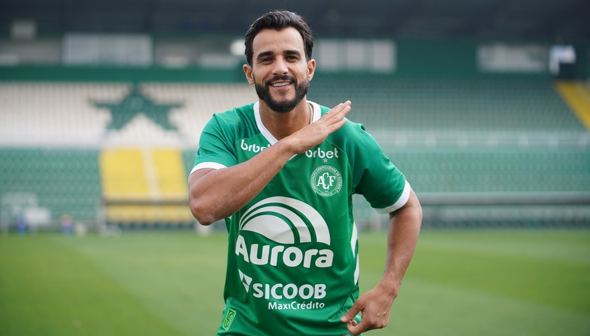 Henrique Dourado trocou o Cruzeiro pela Chapecoense (Foto: Reprodução/ Divulgação)