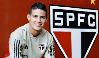 O jogador colombiano, James Rodríguez, posa nos bastidores do São Paulo (Foto: Reprodução/ Divulgação/ SPFC)