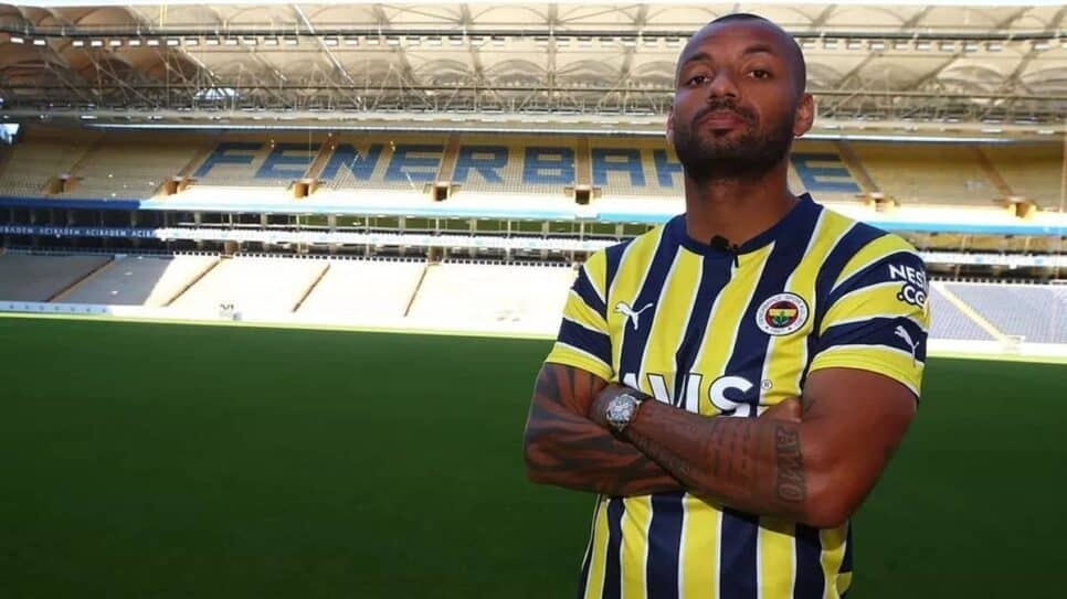 João Pedro do Fenerbahçe troca possibilidade no Botafogo por rival da Série A (Foto: Reprodução/ Divulgação)