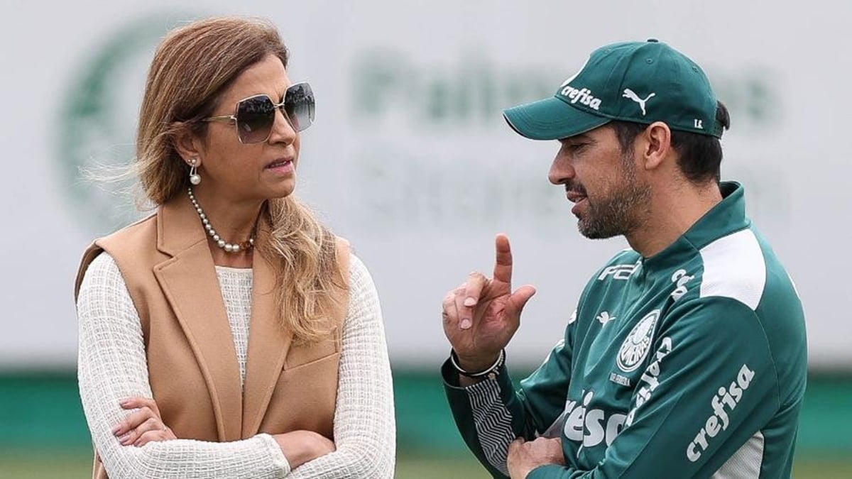 Leila Pereira e Abel Ferreira conversam sobre o Palmeiras durante treinamento (Foto: Reprodução/ Cesar Greco/ SE Palmeiras)