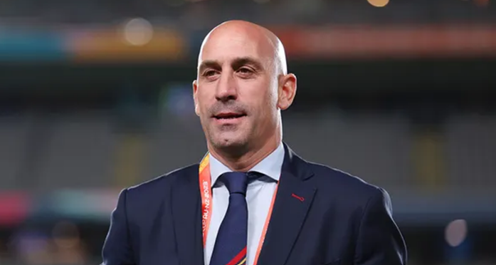 Luis Rubiales é suspenso pela Fifa por ter beijado Jenni Hermoso na boca na Copa do Mundo Feminina (Foto: Reprodução)