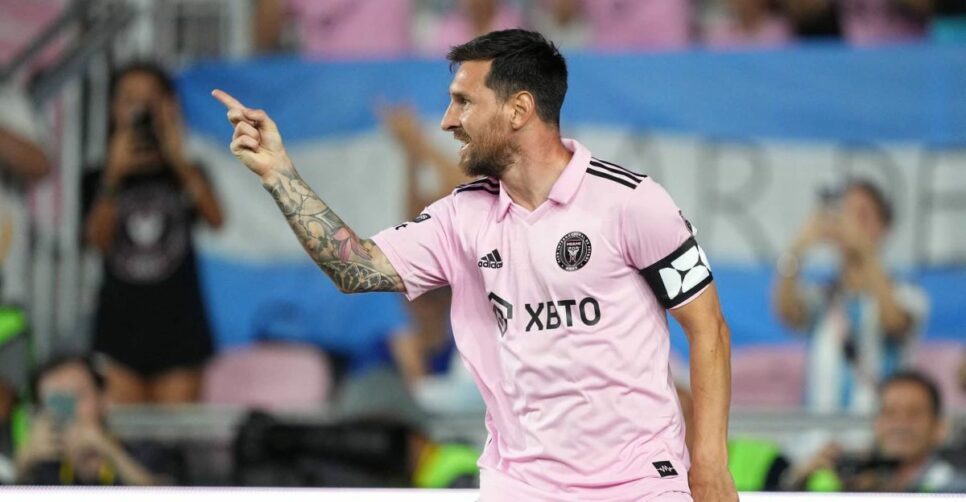 Treta e confusão! Messi fala sobre cusparada de rival em disputa (Foto: Icon Sport)