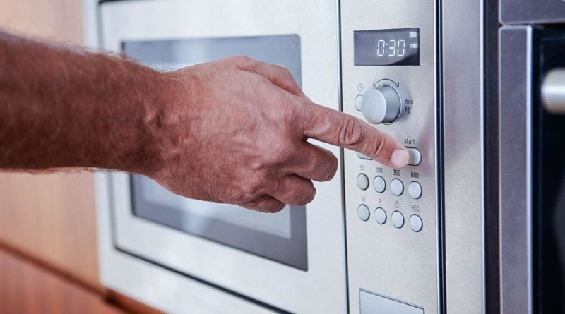 Micro-ondas é um dos eletrodomésticos mais usados na cozinha (Imagem: Reprodução)