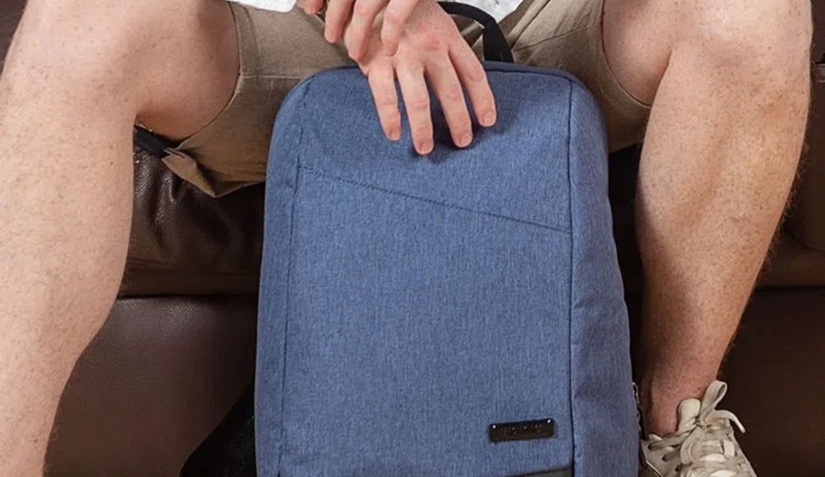 Mochila masculina também deve ser limpa e energizada sem estes objetos (Foto: Reprodução/ Internet)