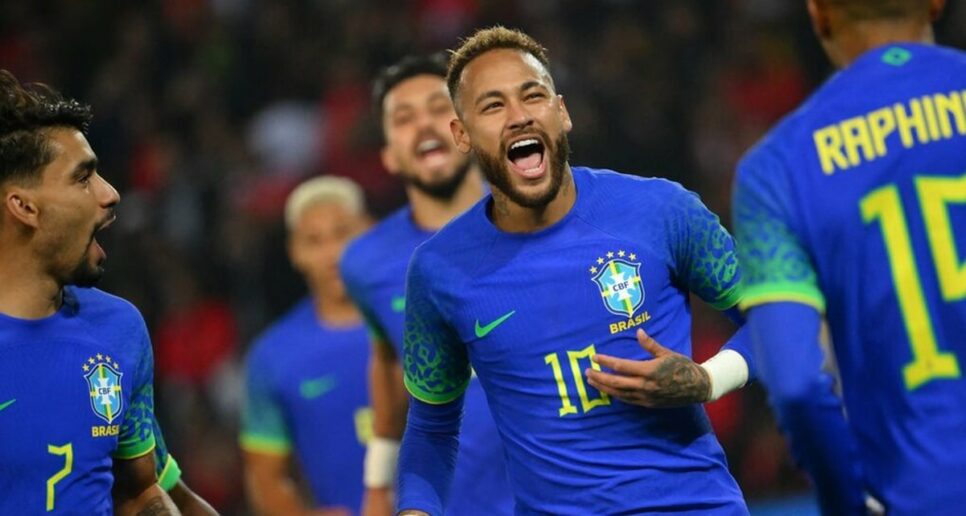 Neymar Jr com a Seleção Brasileira nos gramados (Foto: Reprodução/ Anne-Christine Poujoulat/ AFP)