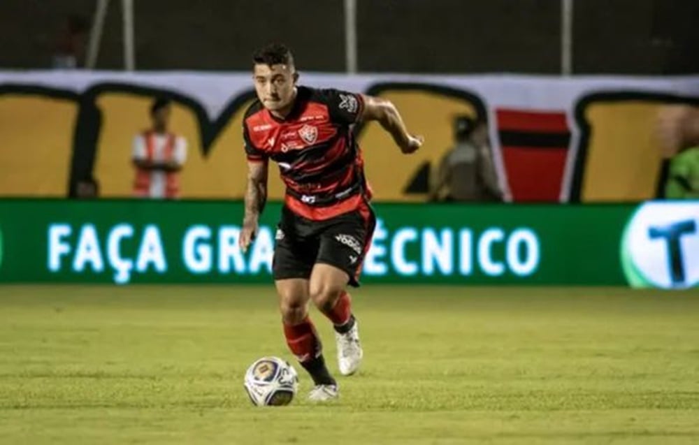 Pedro Bicalho estava emprestado ao Vitória, da Série B do Brasileirão, pelo Palmeiras (Foto: Reprodução/ Victor Ferreira/ ECV)