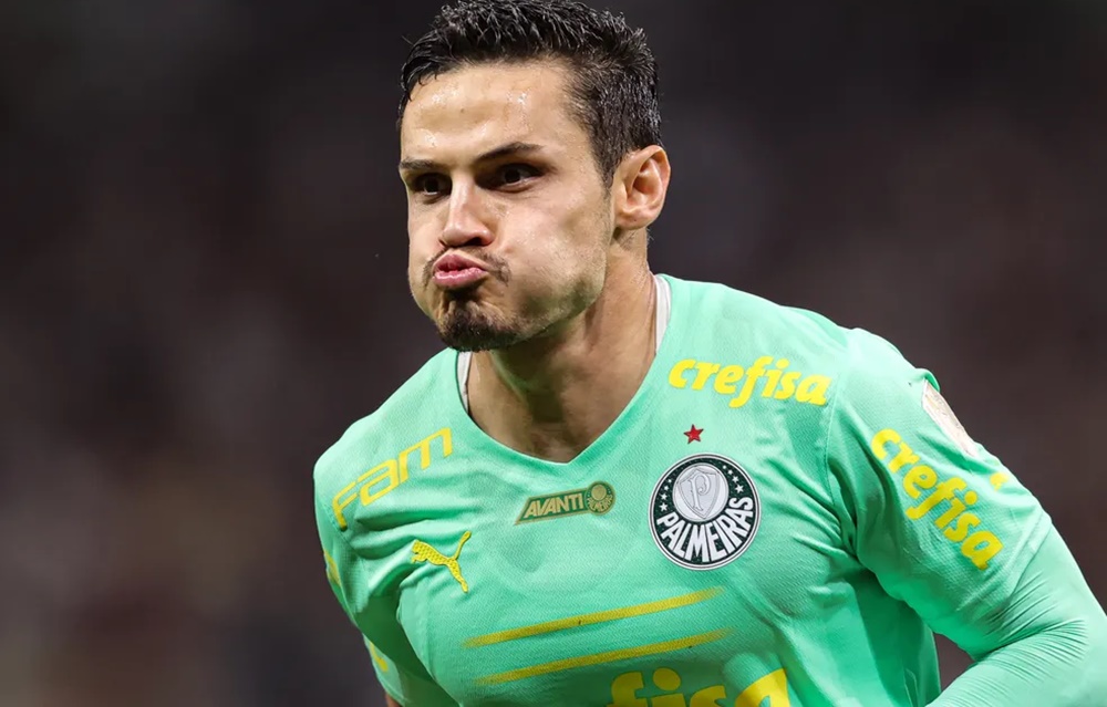 Raphael Veiga celebra gol pelo Palmeiras de maneira inesperada (Foto: Reprodução/ Gilson Lobo/ AGIF)