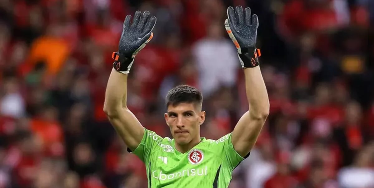 O goleiro Rochet não vai jogar pelo Colorado contra o Flamengo (Foto: Reprodução/ Esporte News Mundo)