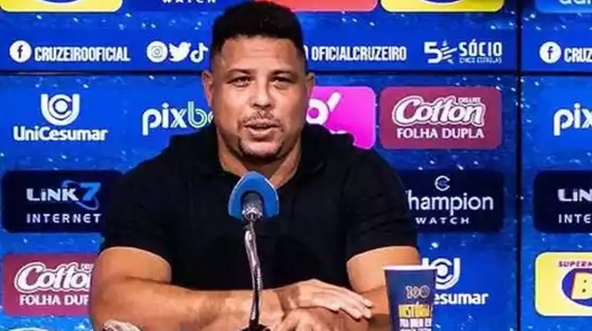 Ronaldo Fenômeno em coletiva no Cruzeiro (Foto: Reprodução/Gustavo Aleixo)