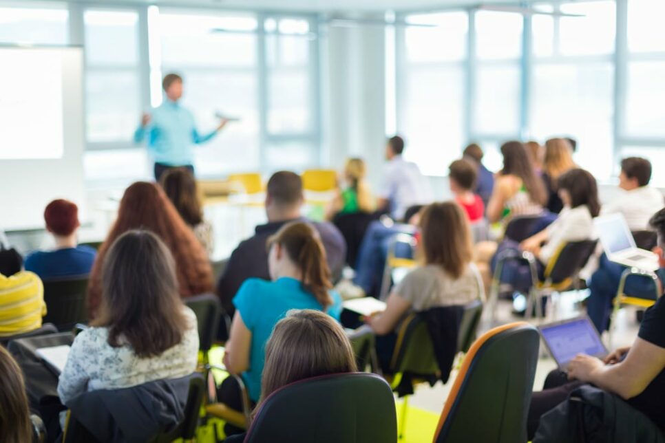 Governo pagará bônus de 3 mil reais por notas altas em escolas (Foto: Reprodução)