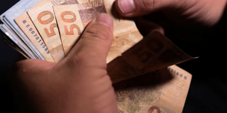 Salário mínimo 2024; Veja qual o valor esperado (Reprodução/Internet)