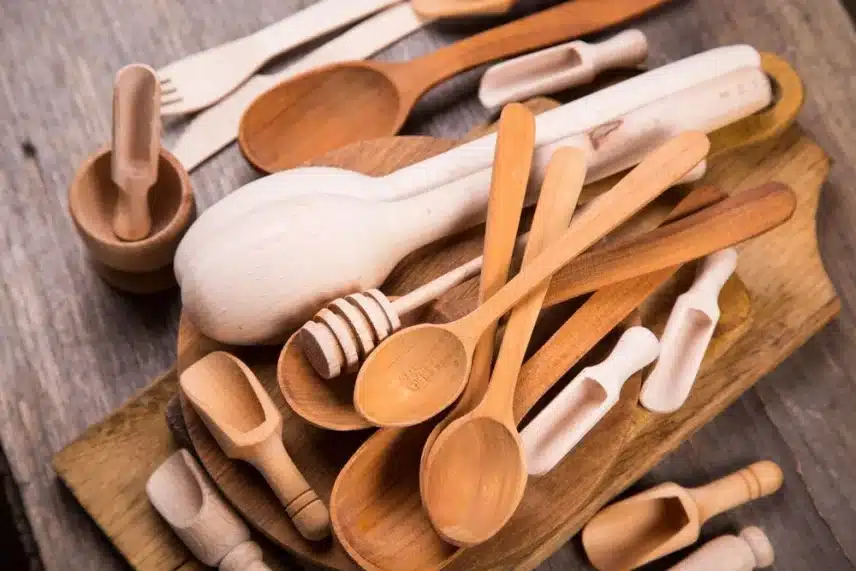 Utensílios de madeira podem ser perigo na cozinha (Imagem: Reprodução)