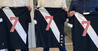 Imagem do post 777 NEM PESTANEJOU: Vasco se LAMENTA por ter visto jogador como JOIA e decidiu vendê-lo por R$ 25 MILHÕES