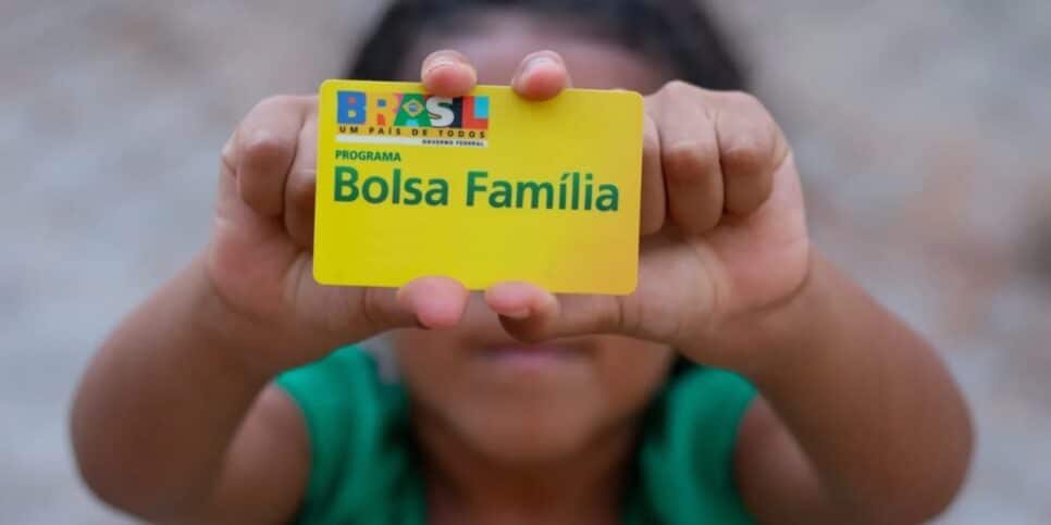 Pagamento de R$800 para beneficiários do Bolsa Família em outubro (Imagem Reprodução Internet)