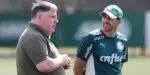 Abel Ferreira conversando com o diretor de futebol do Palmeiras, Anderson Barros (Foto: Reprodução/ Cesar Greco/ SEP)