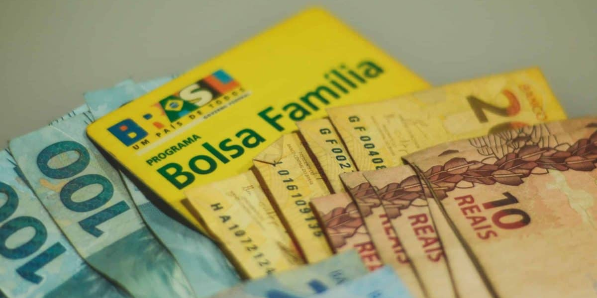 Bolsa Família (Reprodução/Internet) Outubro