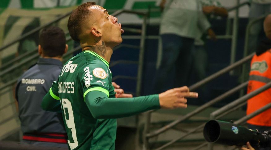 O jogador de futebol Breno Lopes causou polêmica com gesto 