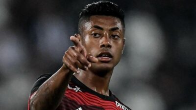 Imagem do post Vazou: Veja o áudio polêmico do árbitro no lance de Bruno no Flamengo: “dá uma cotovelada”