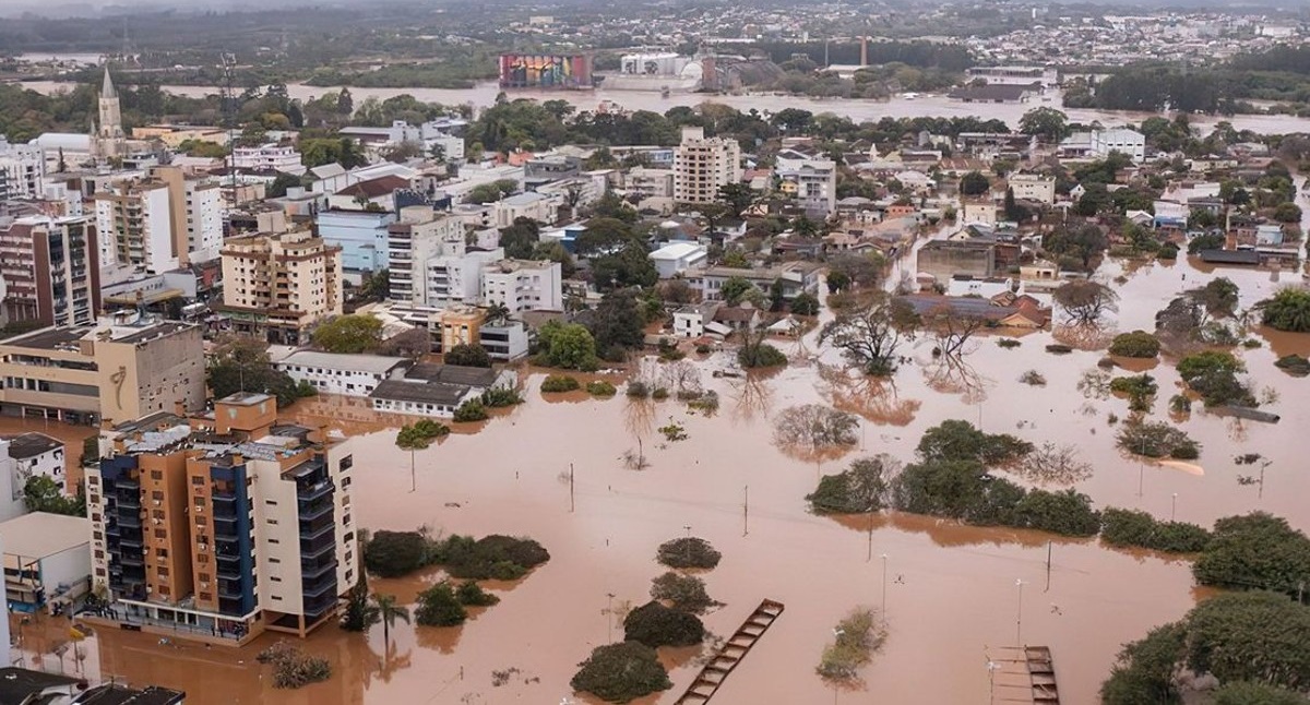 Enchente do Rio Taquari na cidade de Lajeado (RS) causado por ciclone; situação dá direito a parcela extra de benefício (Foto: Reprodução/ Marcelo Caumors/ Instagram)