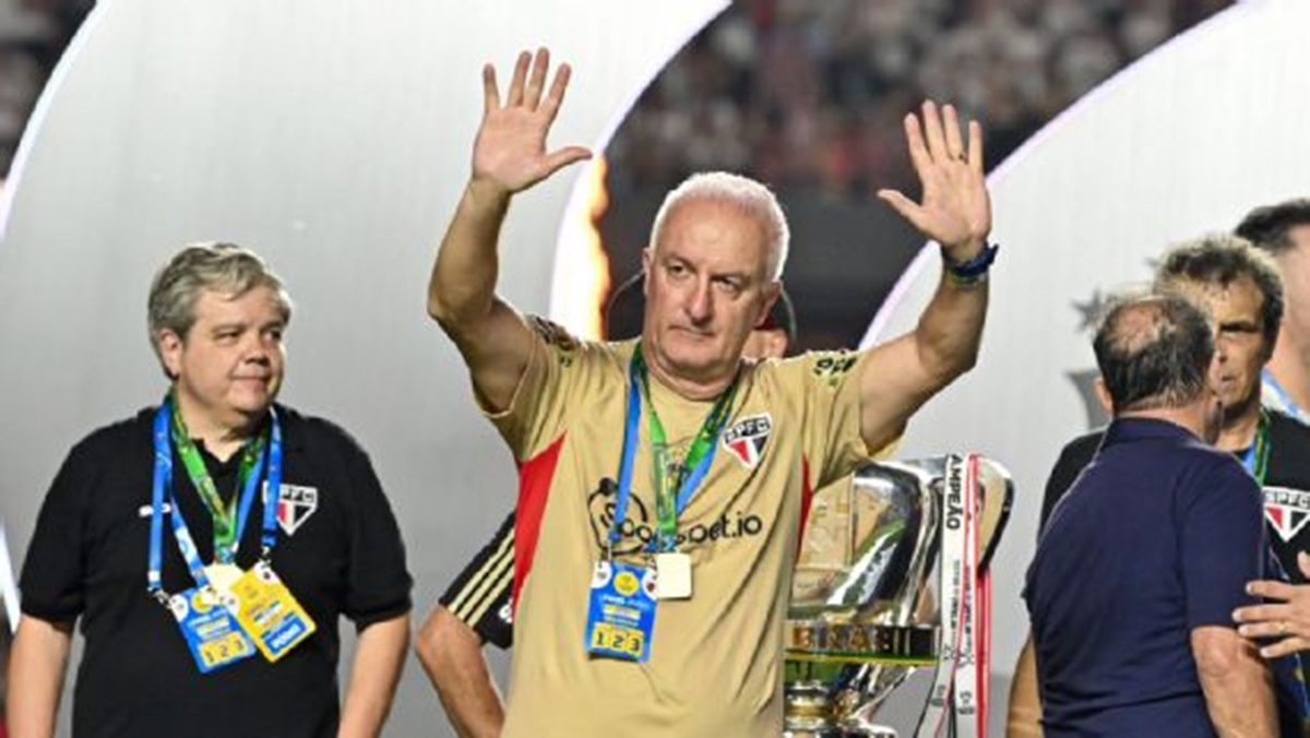 Dorival Jr comemorando título inédito conquistado ao São Paulo na Copa do Brasil 2023 (Foto: Reprodução/ Gledston Tavares/ Eurasia Sport Images)