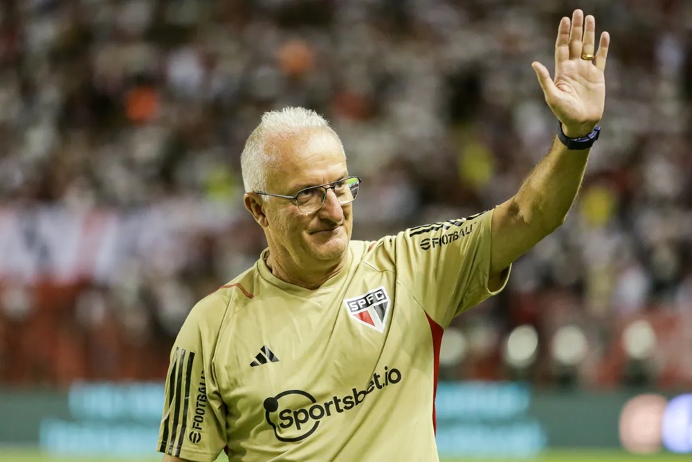 Dorival Jr já foi técnico do Flamengo e hoje busca título inédito ao São Paulo (Foto: Reprodução/ SPFC)