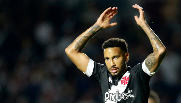 Jair não esconde chateação após expulsão e pede apoio do Vasco (Foto: Reprodução)