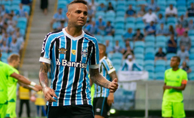 Luan, do Grêmio, fica cara a cara com o Corinthians após confusão (Foto: Reprodução)