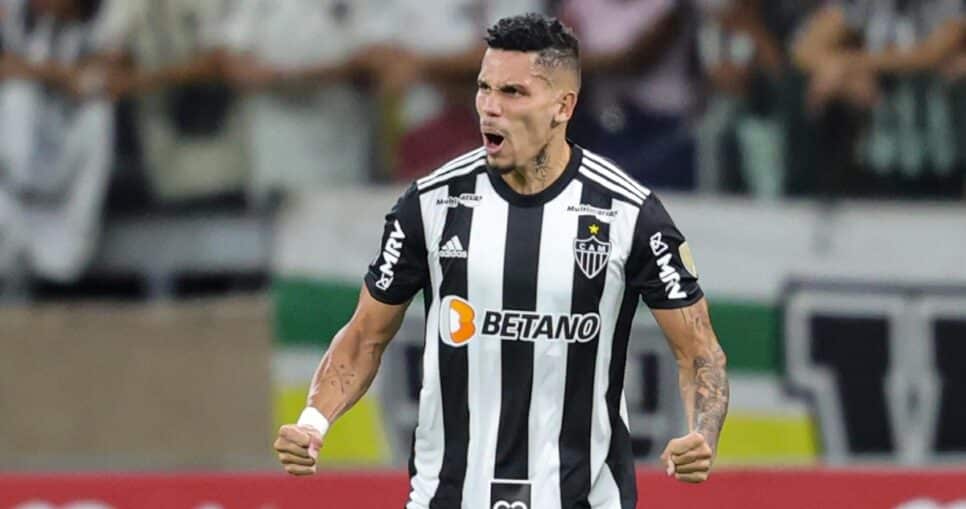 Paulinho, Atlético-MG, não esconde opinião sobre Gustavo Scarpa (Foto: Reprodução/ Pedro Souza/ Atlético Mineiro)