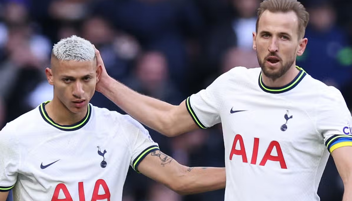 Richarlison ao lado de Harry Kane, no Tottenham (Foto: Reprodução/ GettyImages)