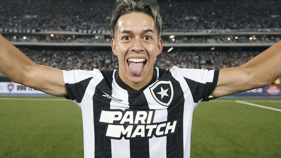 O jogador Matías Segovia se destca no Botafogo