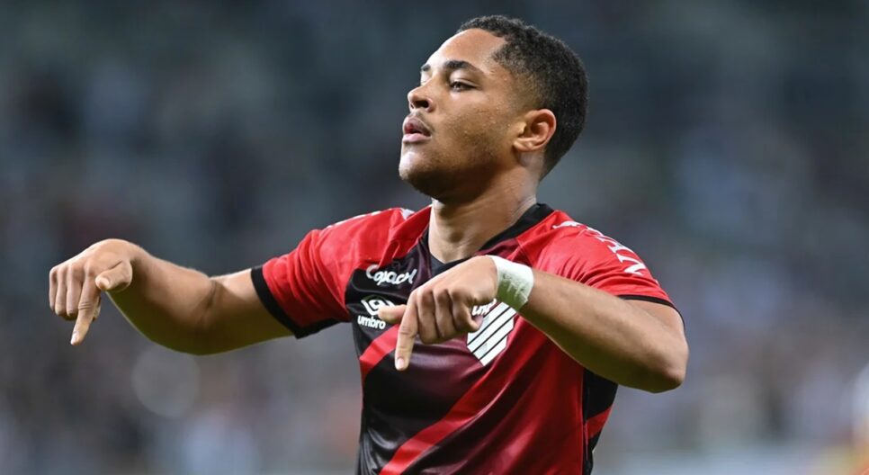 Barcelona Esta é a atual situação de Vitor Roque no Athletico-PR (Foto: Reprodução/José Tramontin)