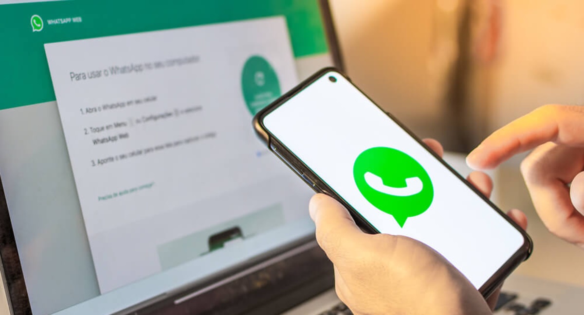 O WhatsApp é muito usado no Brasil para conversas pessoais e de trabalho nas empresas via notebook (Foto: Reprodução/ Internet)