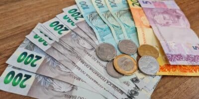Notas de dinheiro e moedas (Imagem Reprodução Internet)