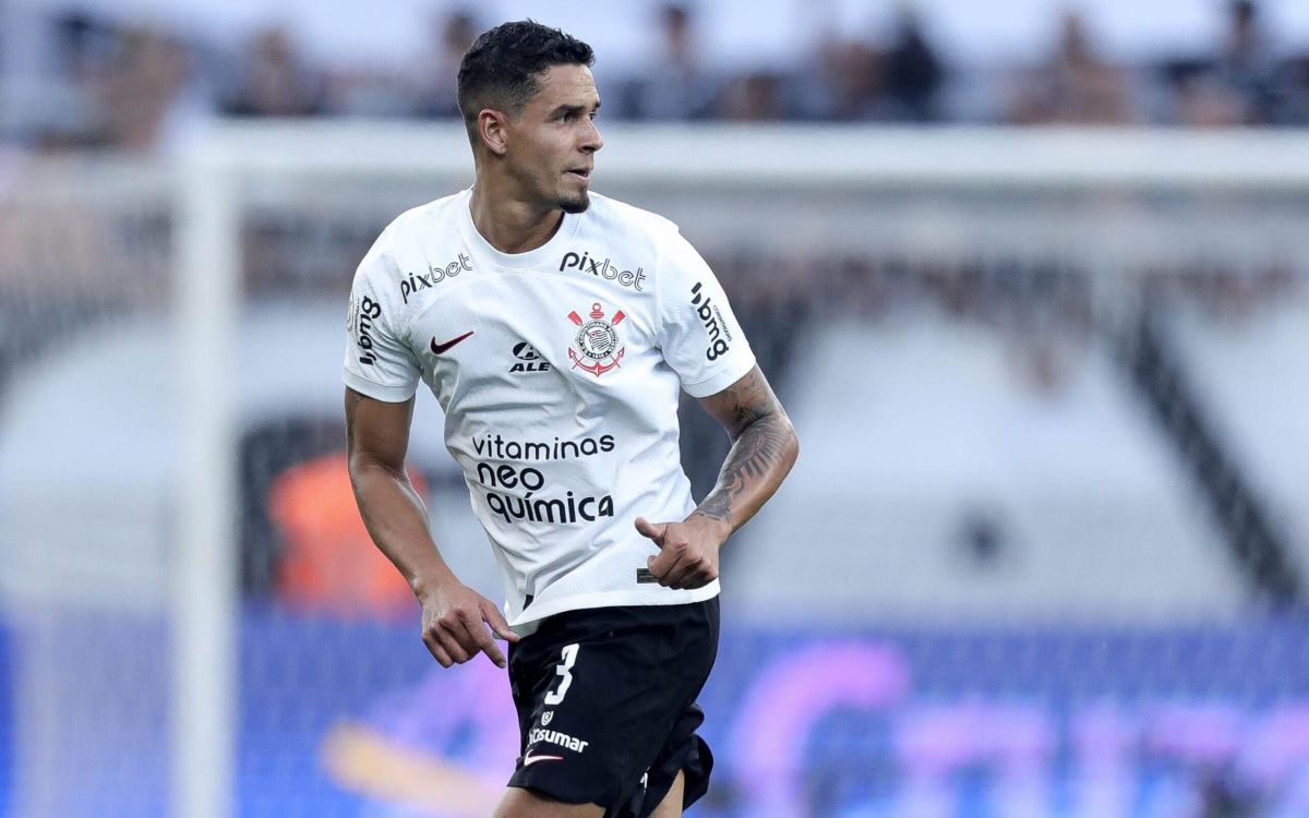 O jogador de futebol do Timão se aproxima do Flamengo (Foto: Agência Corinthians)