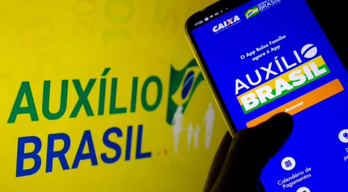 O antigo programa de repasse de renda, Auxílio Brasil, com acesso a site e app (Foto: Reprodução/ Internet)