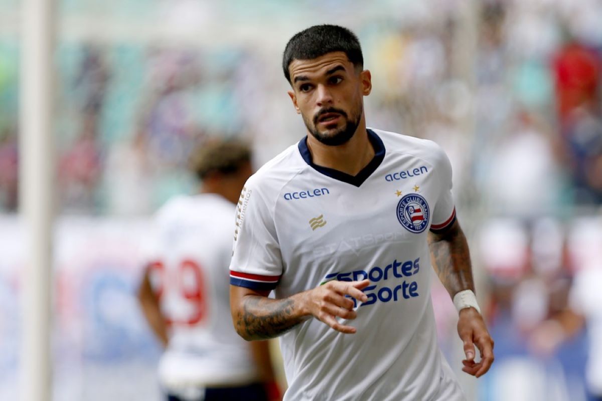 O jogador de futebol vem atraindo os olhares do Verdão (Foto: Felipe Oliveira / EC Bahia / Divulgação)