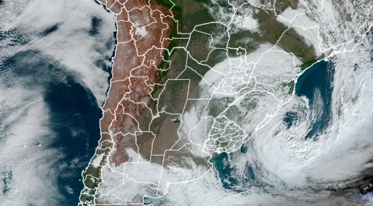 Formação de ciclone extratropical no sul do Brasil (Foto: Reprodução/ Regional and Mesoscale Meteorology Branch)