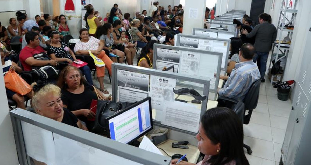 Unidade do CRAS em Belém (PA) lotada de pessoas atualizando dados do CadÚnico para capitação de benefícios governamentais (Foto: Reprodução/ Ag. Belém)