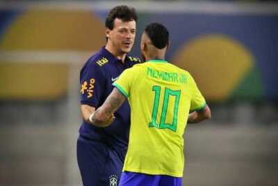 Diniz conversa com Neymar (Foto: Reprodução/ Vitor Silva/CBF)