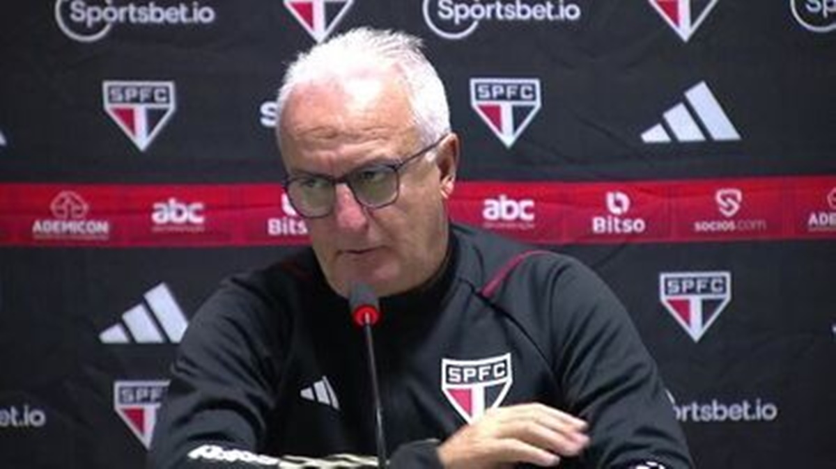 Dorival Jr em coletiva de imprensa após empate do São Paulo com o Athletico-PR (Foto: Reprodução/ GE)